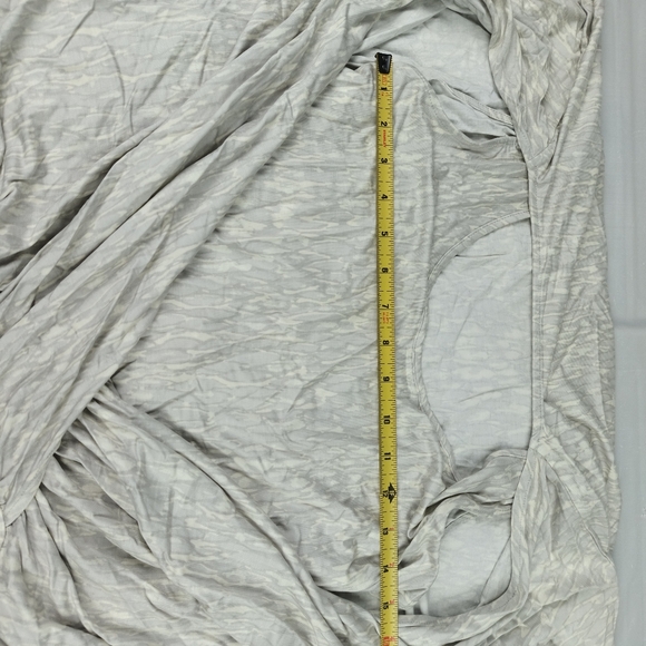 The Muses Lounge Size Medium Ivory Off Cream Gray Top Rayon Blend Faux Wrap - Picture 15 of 16